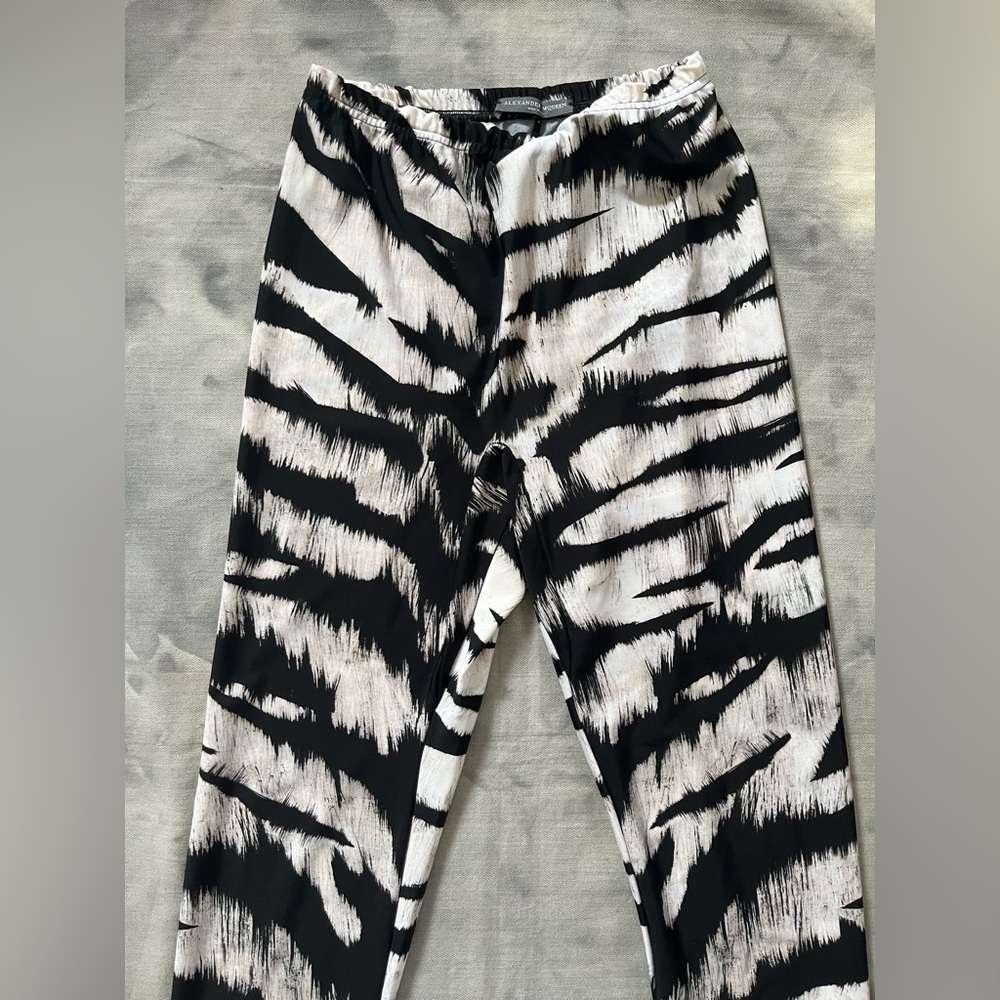 Alexander McQueen Zebra Print Leggings - Picture 2 of 7